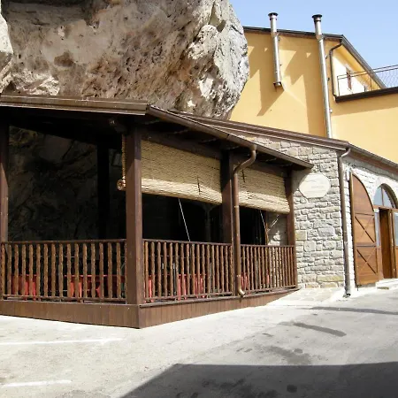 לינה וארוחת בוקר Delfino פייטרפרטוזה