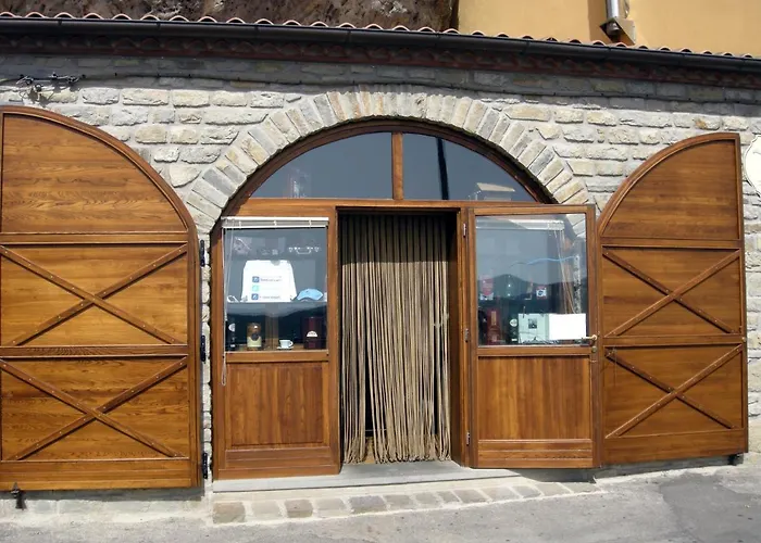 Delfino לינה וארוחת בוקר 3*