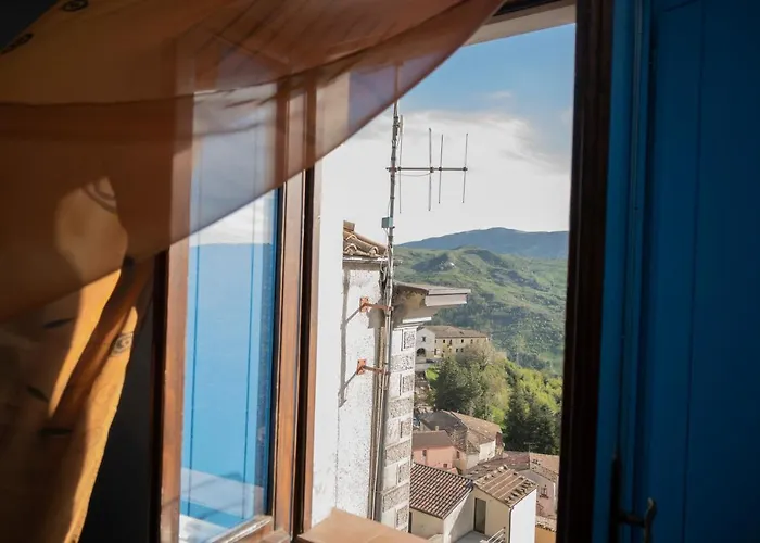 לינה וארוחת בוקר Delfino 3*